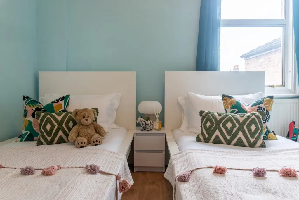 London Accommodation 4 bed family home