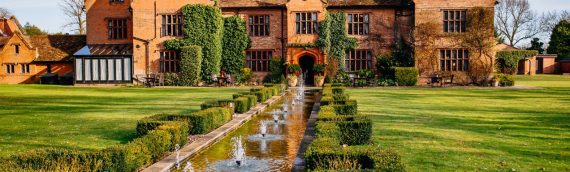 Woodhall Manor – A Beautiful 16th Century Listed Mansion