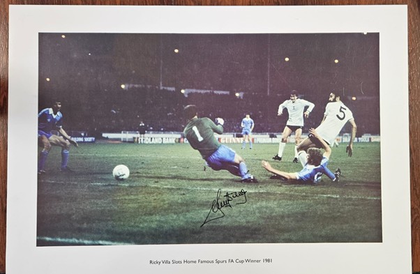 Ricky Villa Slots home famous Spurs FA Cup Winner 1981 3